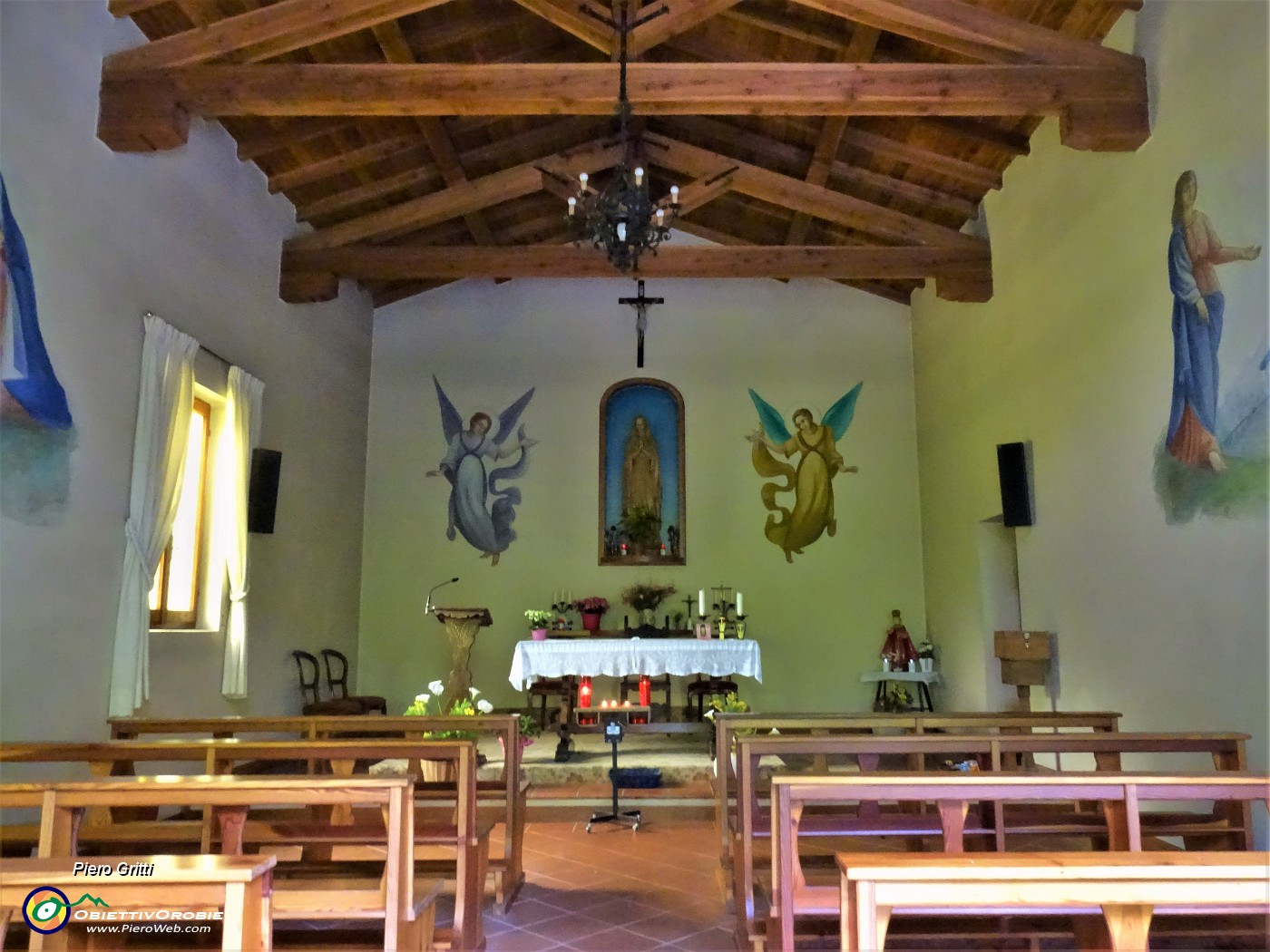 24 Interno chiesetta S. Maria di Lourdes .JPG